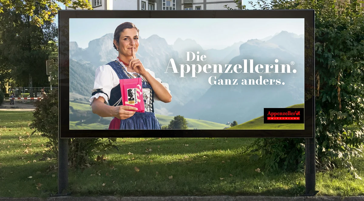 Affiche horizontale Appenzellerin installée dans un espace vert.