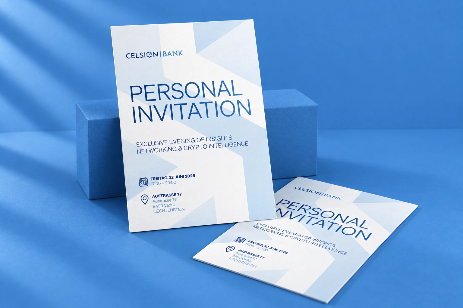 Maquette d’invitations personnelles Celsion Bank sur fond bleu.