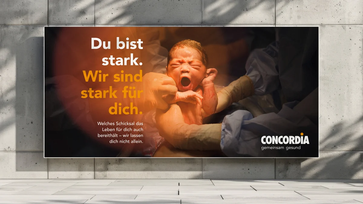 Affiche CONCORDIA « Du bist stark » avec un nouveau-né et un halo orange.