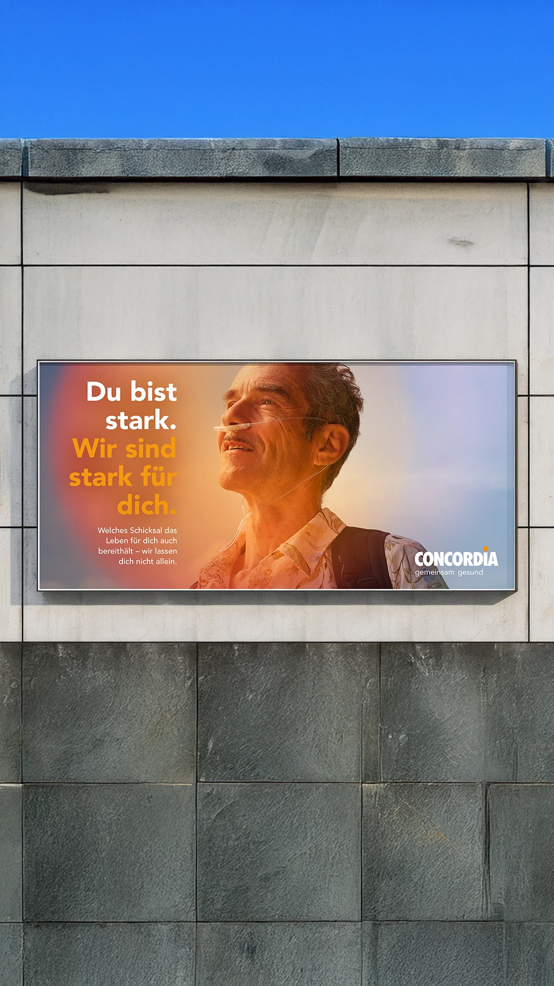 Affiche CONCORDIA en extérieur avec un portrait de profil et un halo orange.