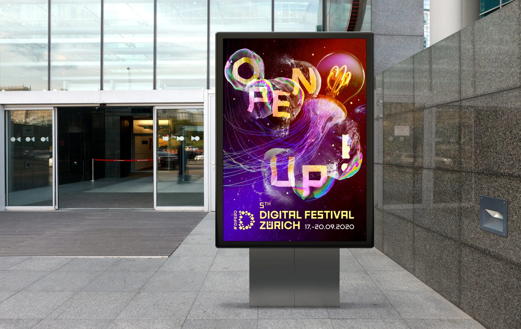 Affiche « Open Up! » sur un panneau publicitaire extérieur.