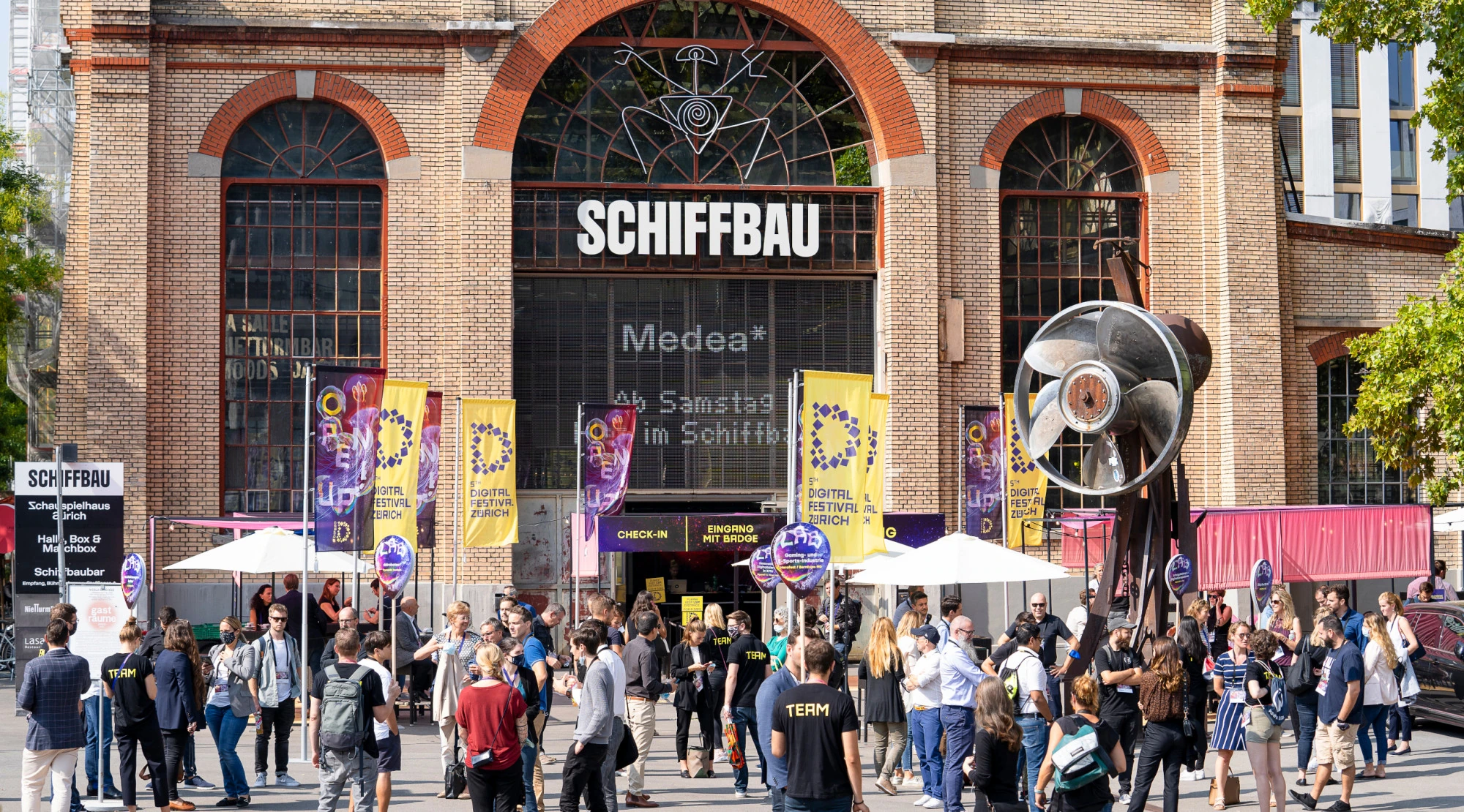Façade du Schiffbau et accueil du Digital Festival 2020.