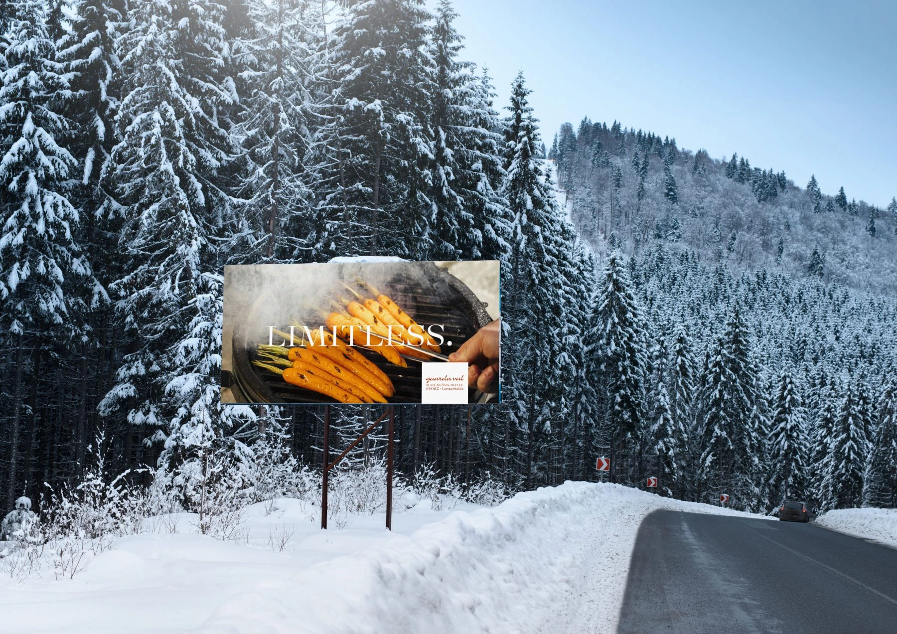 Affiche Guarda Val « Limitless » au bord d’une route enneigée.