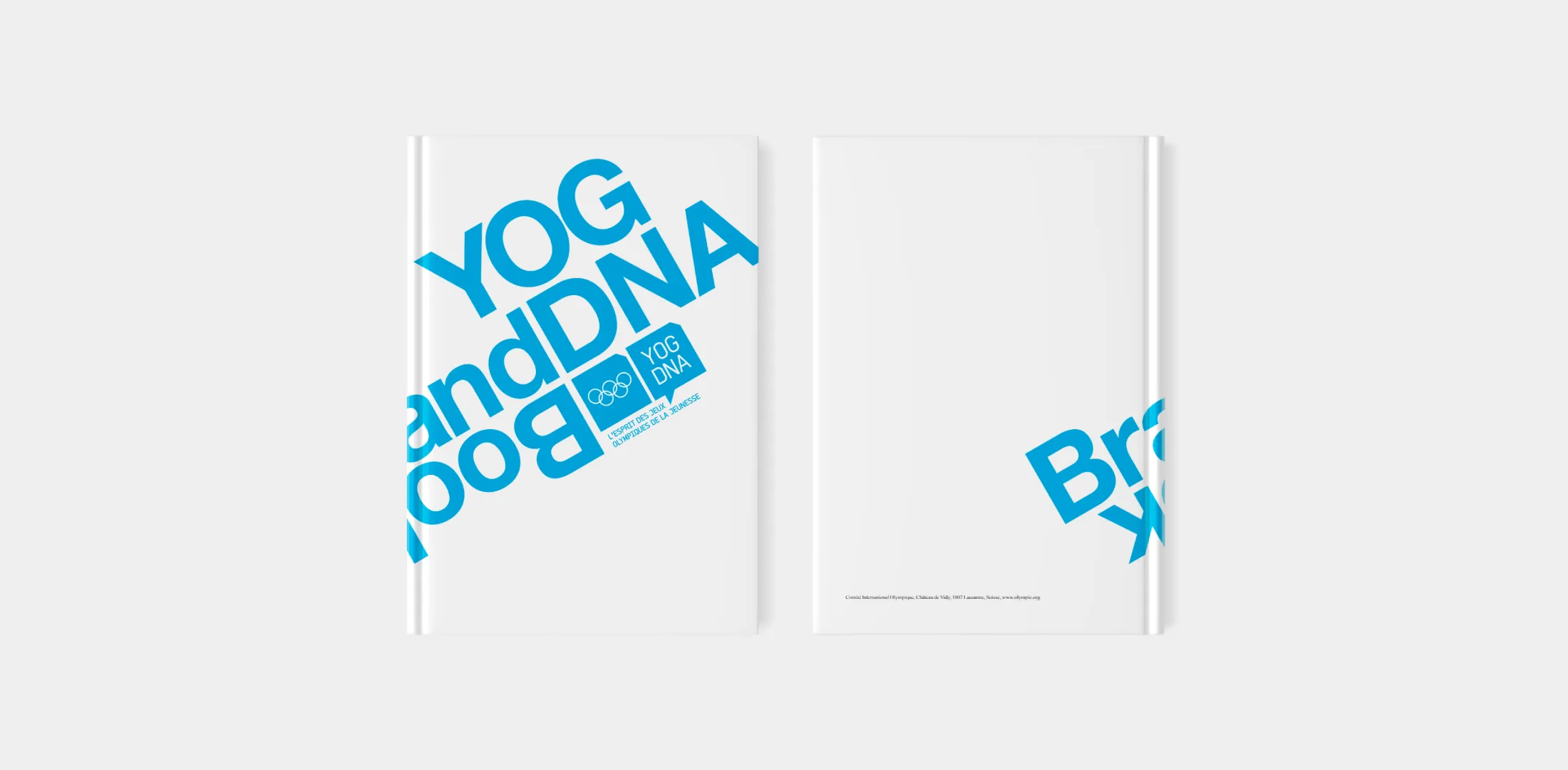 Première et quatrième de couverture du brand book YOG DNA en bleu et blanc.